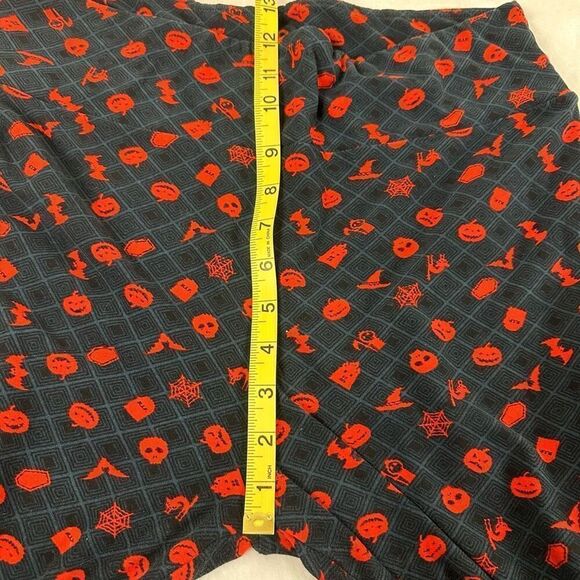 LuLaRoe Tall And Curvy Halloween Leggings Blue Square Swirl Pumpkin Bat Print - Picture 7 of 7